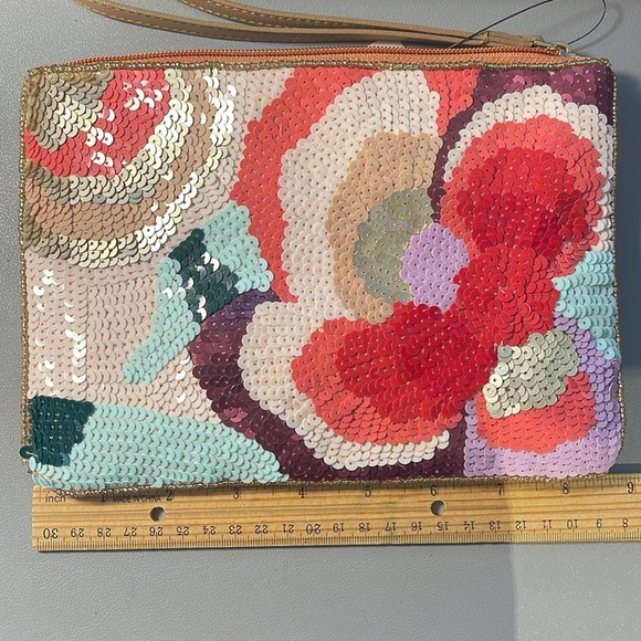 NWT Lulu NYC Multi colored Sequin flower wristlet - Picture 4 of 12